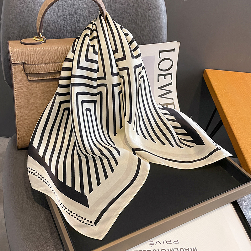 Luxury Brand Neckerchief Sprin - Silk Tie Woven recensione e prezzo