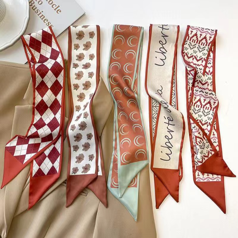 White and tender light-colored - Silk Tie Woven recensione e prezzo