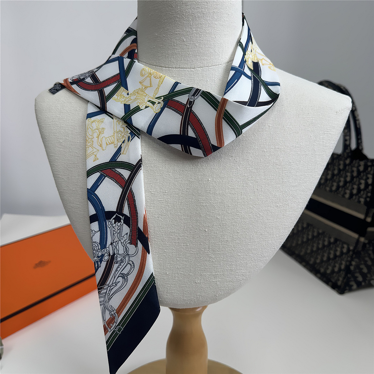 2026 Versatile Women's Twill R - Silk Tie Woven recensione e prezzo