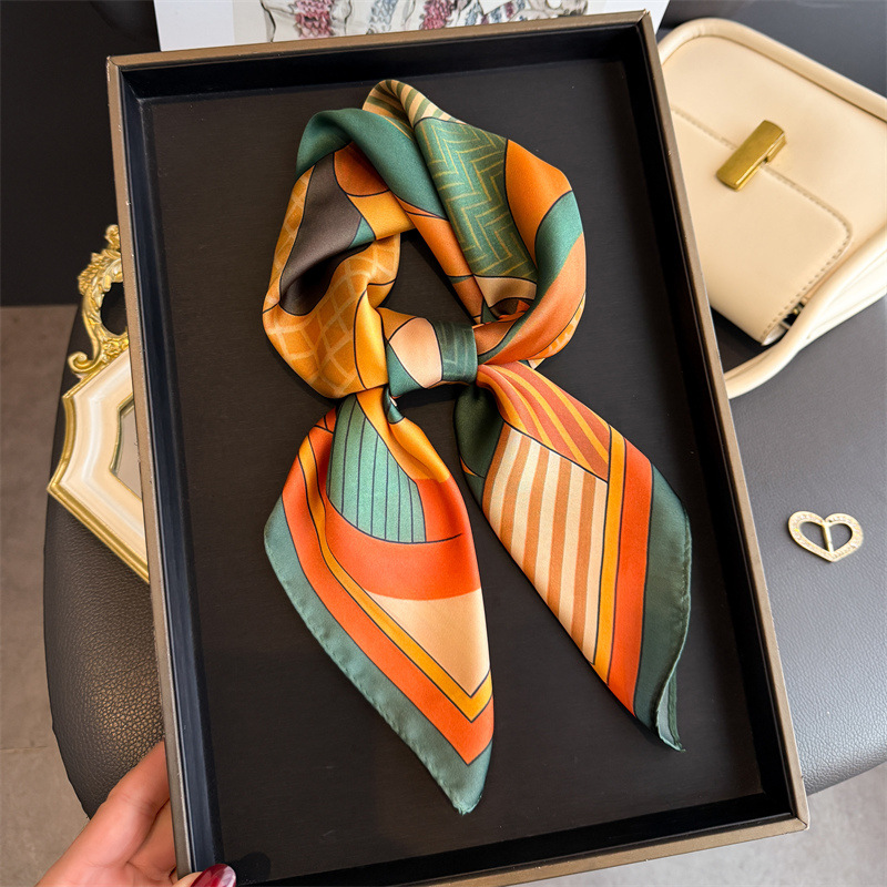 2026 New Geometry Print Silk S - Silk Tie Woven recensione e prezzo