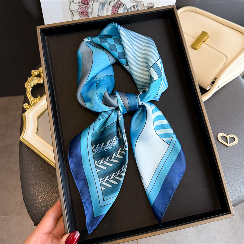 2026 New Geometry Print Silk S - Silk Tie Woven recensione e prezzo